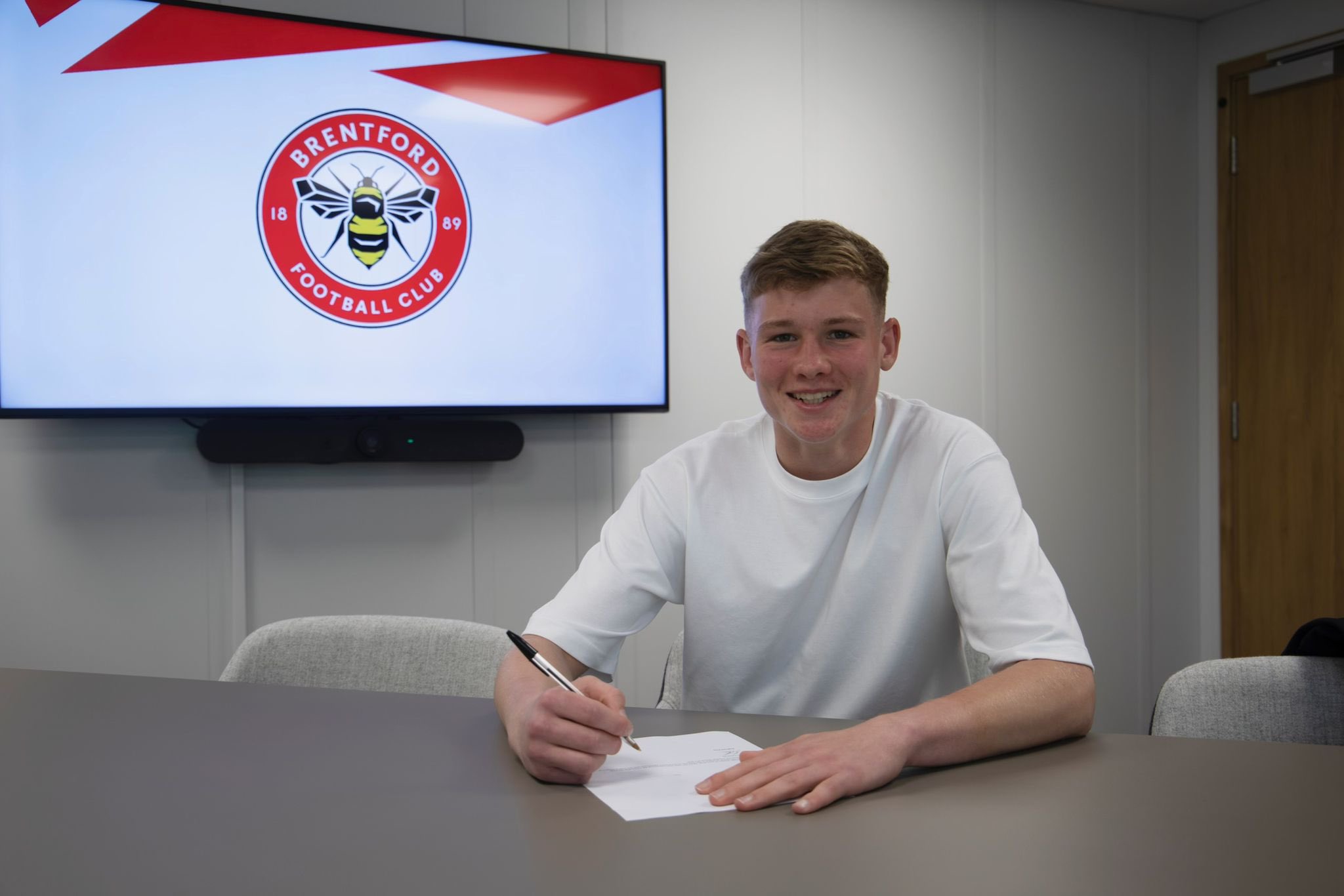 Kinetic graduate Reggie Rose signs new contract with Brentford FC