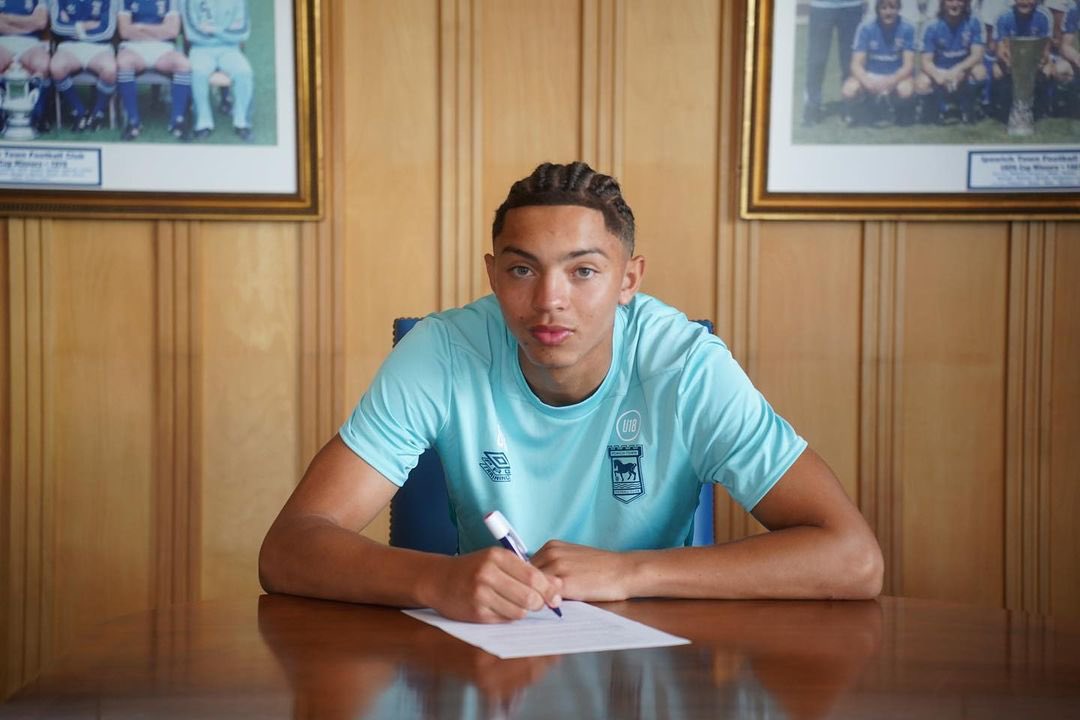 Kinetic graduate Henry Curtis signs pro contract with Ipswich Town FC